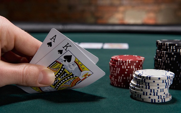 Tổng hợp những mẹo chơi poker hay nhất từ các chuyên gia cá cược