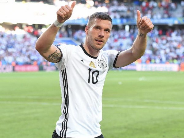 Tschö, Poldi!” - Tạm biệt Hoàng tử của Die Mannschaft