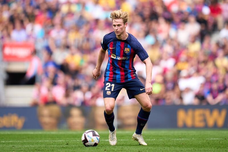 Hàng tiền vệ bóng đá