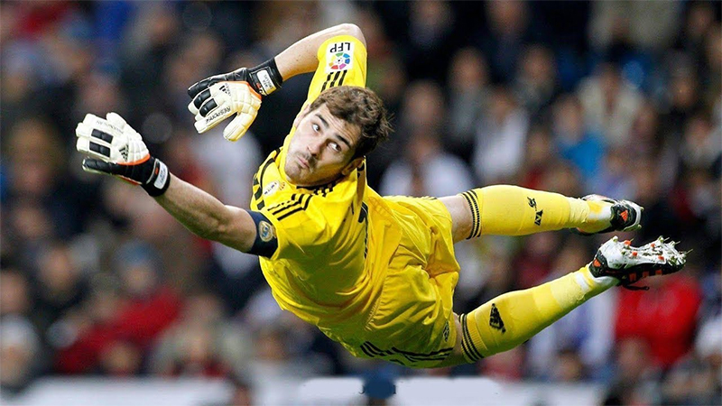 Thủ môn huyền thoại Iker Casillas